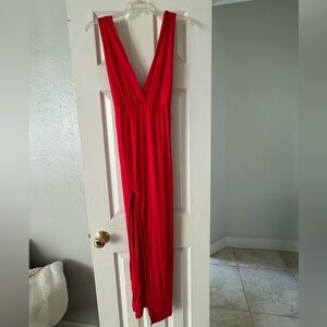 Red dress with side slip New. Brand Superdown